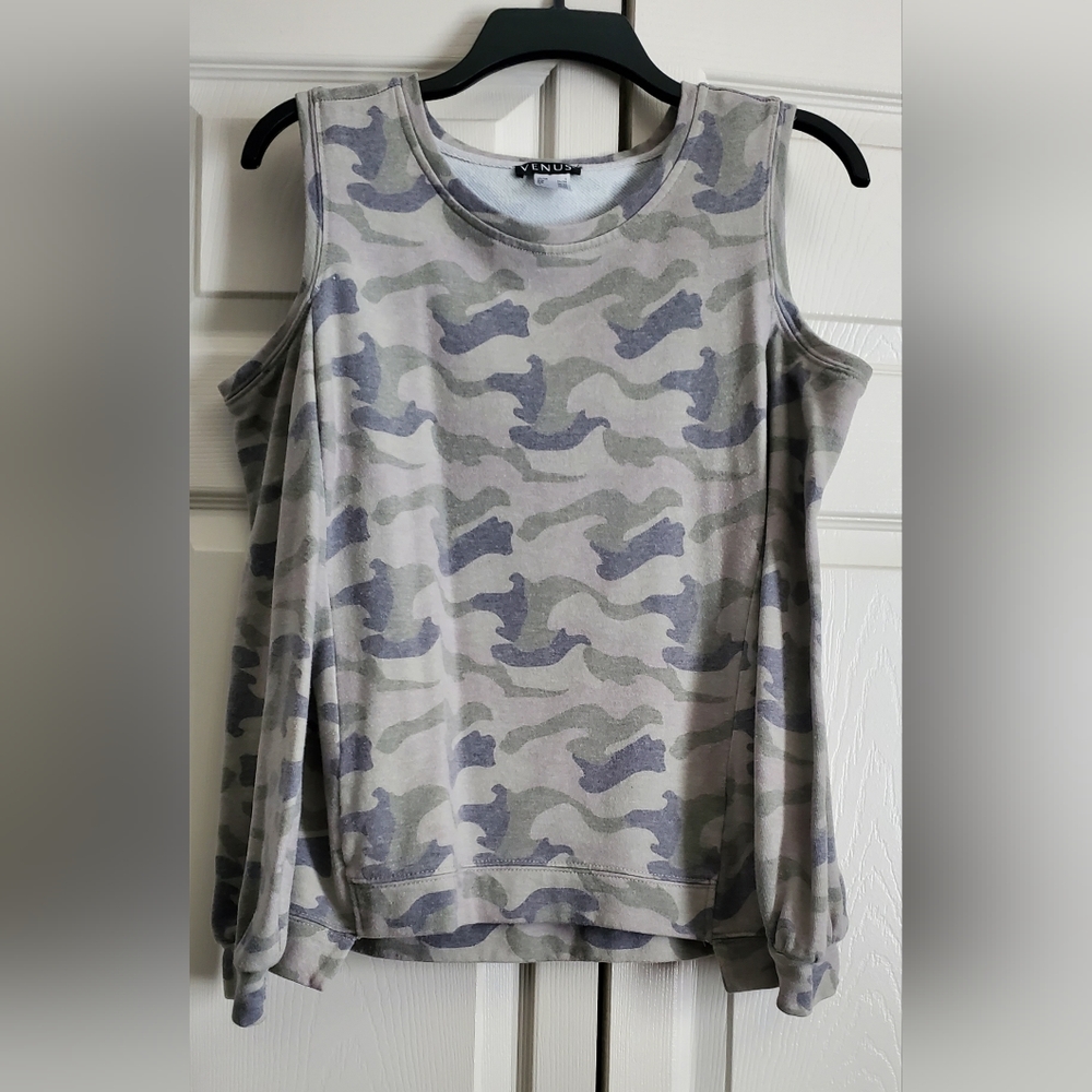 Camouflage Shirt With Open Shoulders Sleeve, Small.
